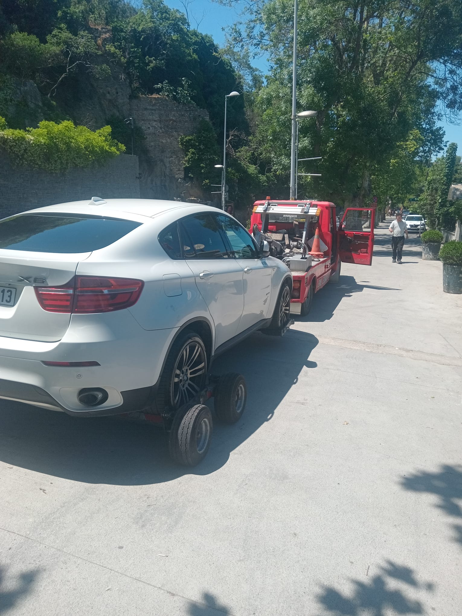 Danacıoğlu Oto Çekici Hizmet Görseli 37 - Beyaz Mercedes Kurtarma